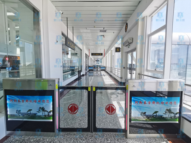 Congratulations to Altay Airport and Fuxing Intelligent Company for signing a cooperation agreement with Xinjiang Altay Xuedu Airport to improve the level of intelligent services through the intelligent shielding partition system